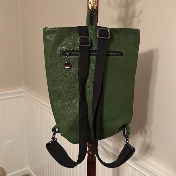 Bee backpack - Picture 2 of 3